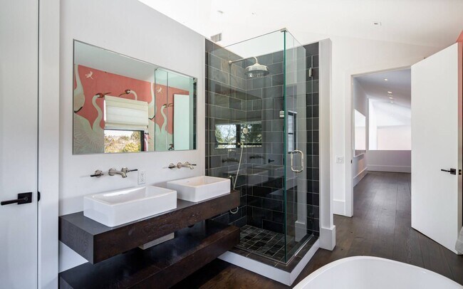 Building Photo - 811 Halsey Ln