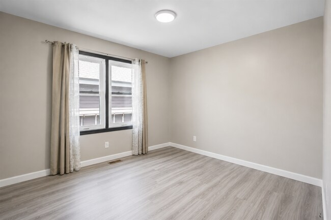 Building Photo - 4673 Dearborndale