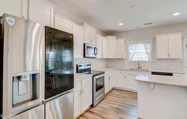 Building Photo - Single Family Home in Desirable Neighborhood