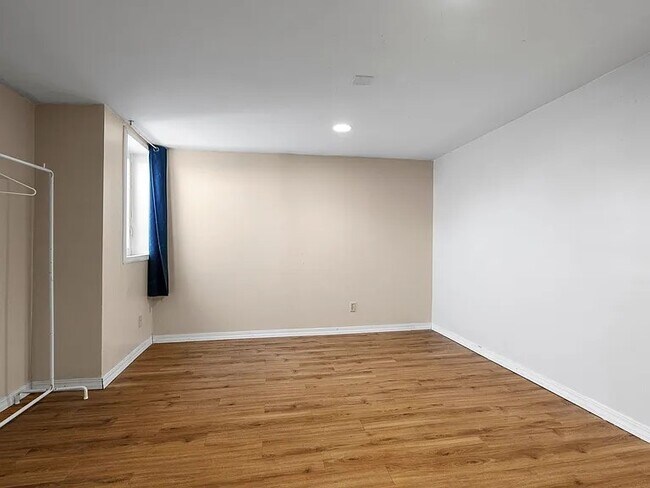 Building Photo - 624 2nd St