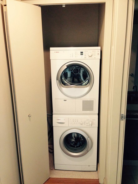 Unit Laundry - 425 1st