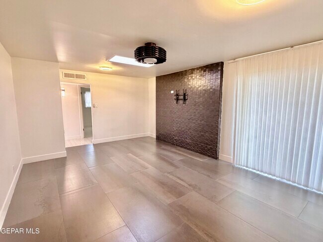 Building Photo - 8500 Edgemere Blvd