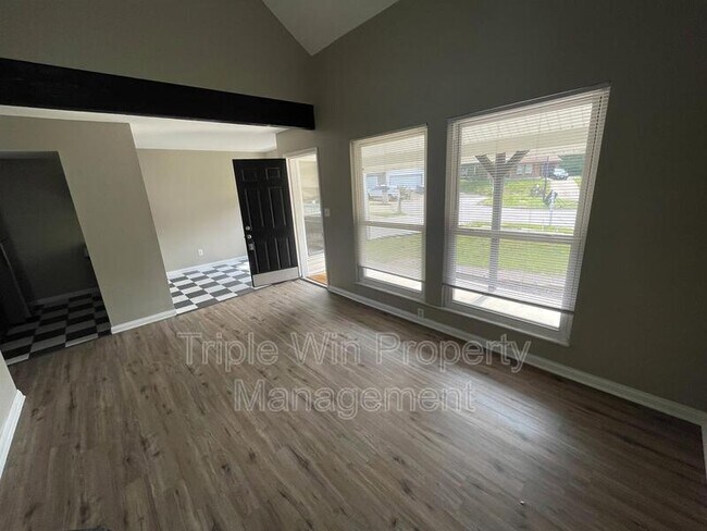 Building Photo - 411 Far Hill Dr