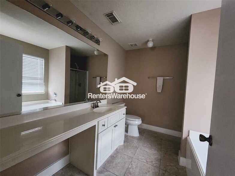 Building Photo - 15859 E Park Ct