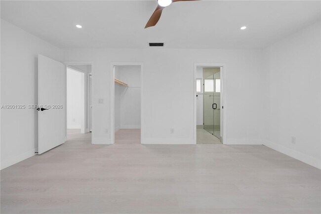 Building Photo - 9125 SE Karin St