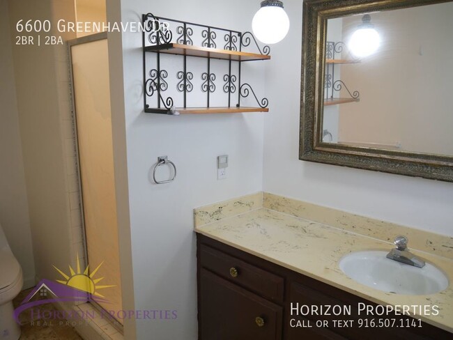 Building Photo - Cozy 2 Bed 2 Bath 1,864sqft Duplex in Gree...