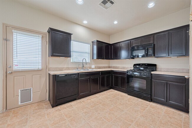 Building Photo - 1810 Emerson Ridge Dr
