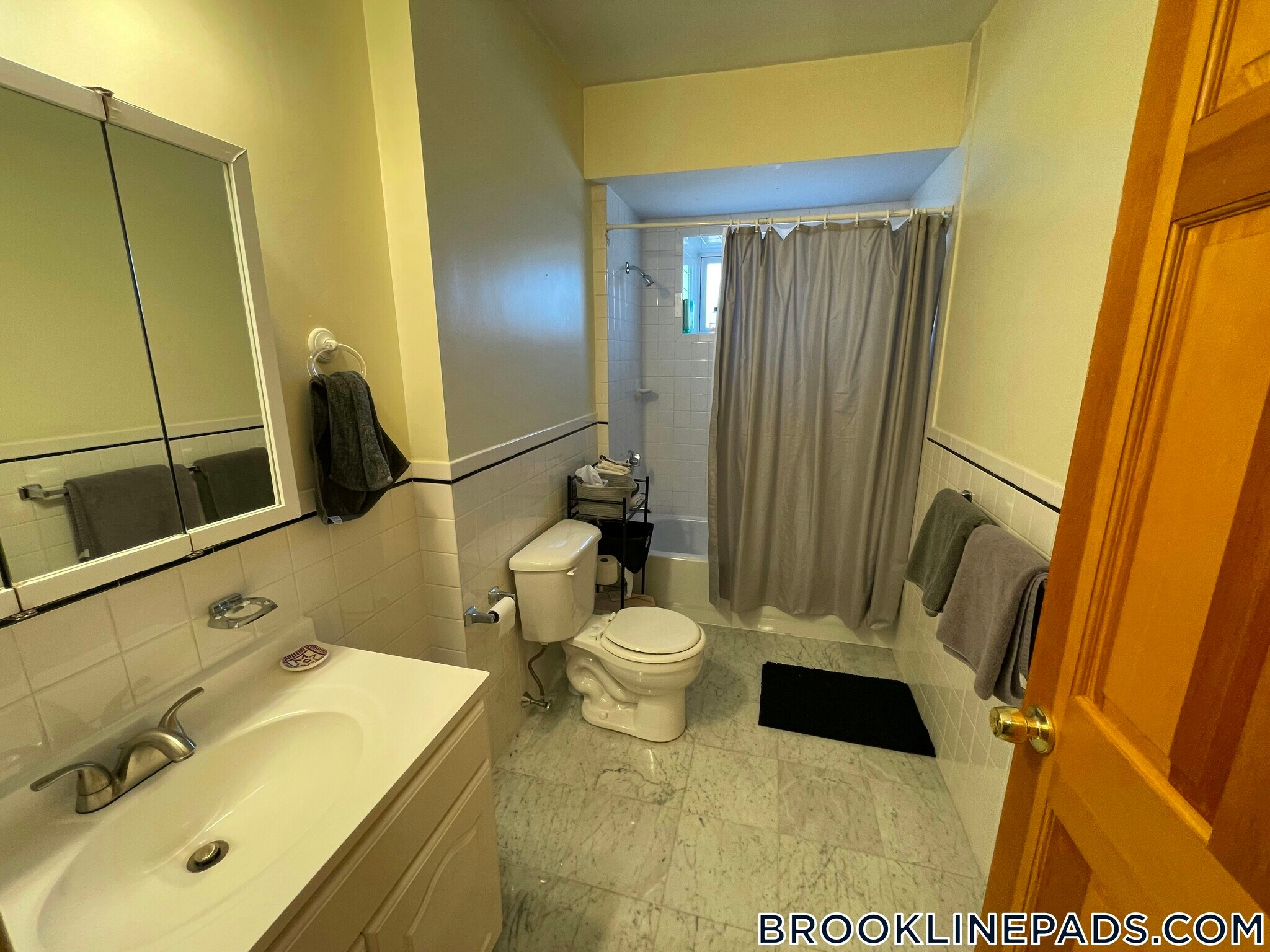 Building Photo - 1404 Beacon St