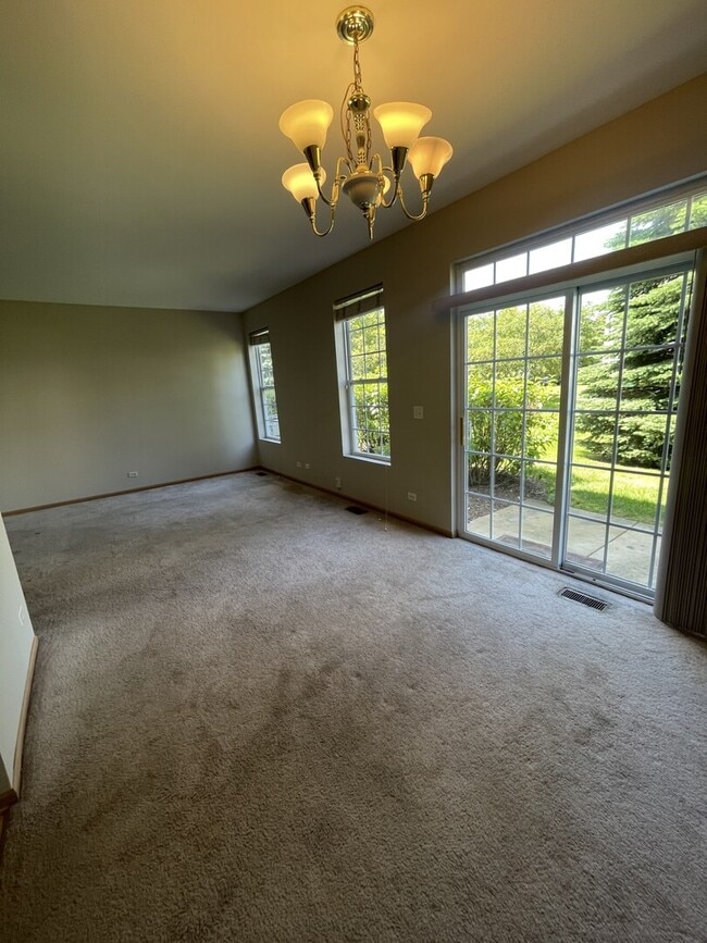 Building Photo - 160 Concord Dr S