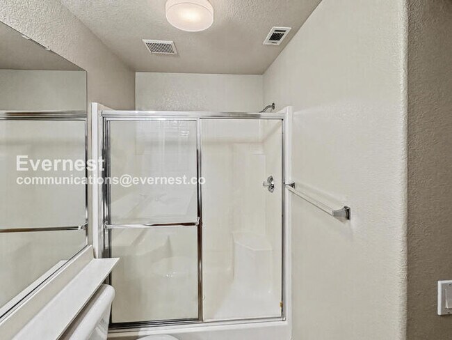 Building Photo - 4 Bed, 3 Bath Home with Garage / Pet-Friendly / Vouchers Accepted / Available Now!