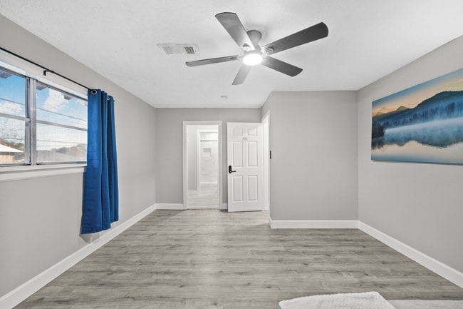 Building Photo - 8050 Tavenor Ln