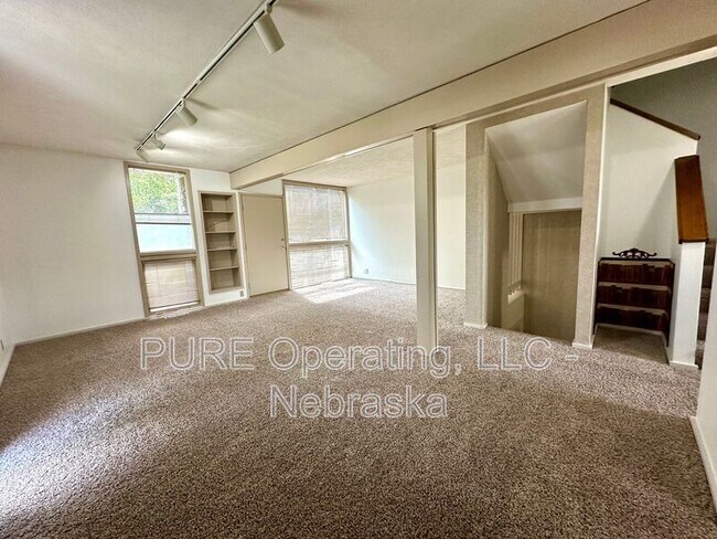 Building Photo - 1631 N 109th Plaza