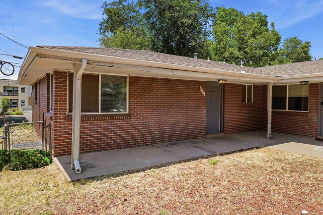 Building Photo - $2,240.95 with $300 Off the First Month's Rent, 5 Beds - 2 Bath, Triplex in Littleton with Shared...