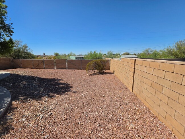 Building Photo - 2086 Jamie Rd