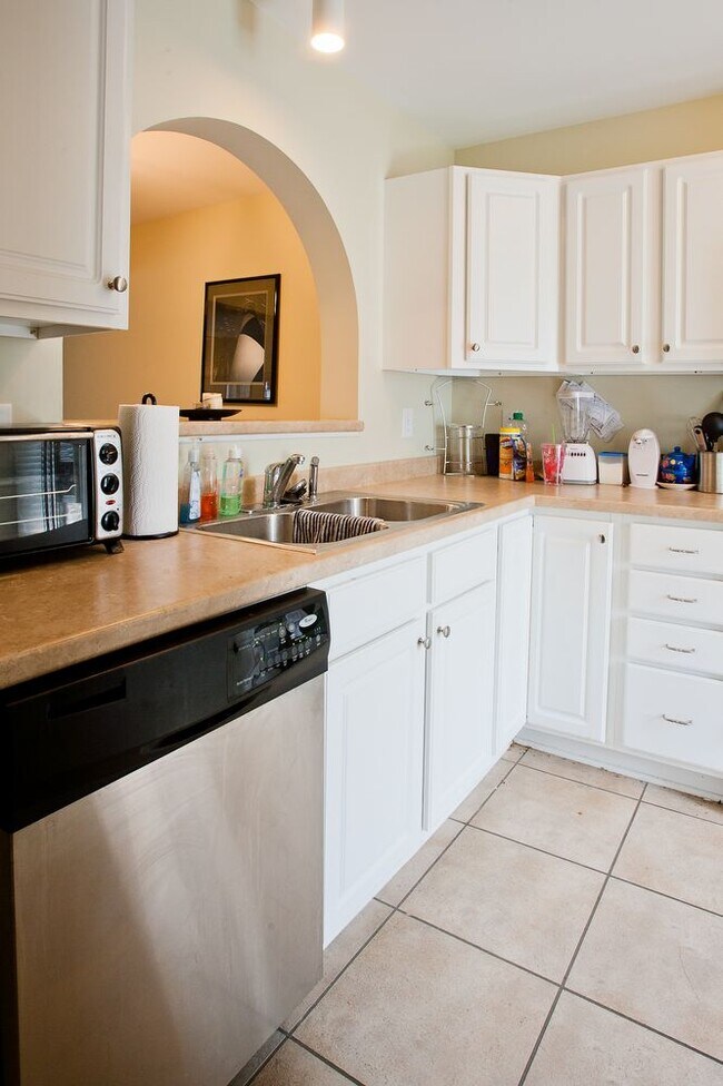 Adorable Kittrell Farms Townhouse 410041P2 Kittrell Farms Dr Greenville NC 27858 Apartment