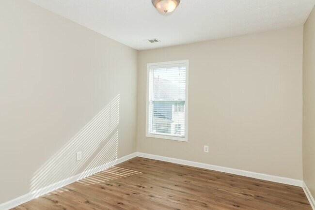 Building Photo - 502 Sweet Bay Ct