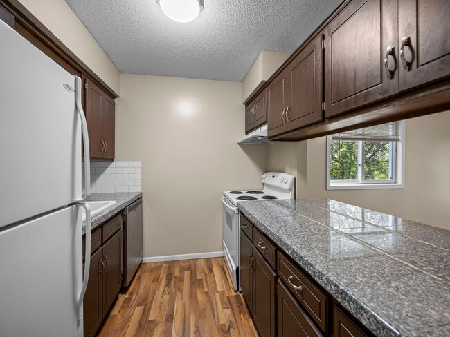 Building Photo - 3 Bedroom Golden Valley Home