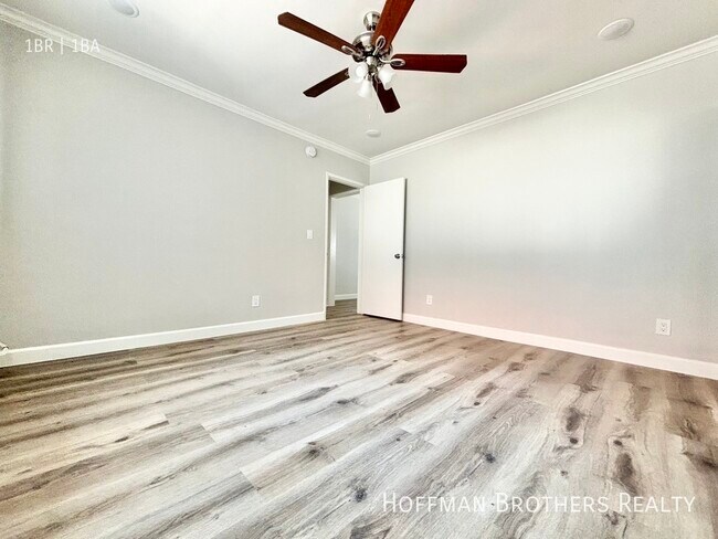 Building Photo - 10121 Samoa Ave Tujunga, CA 91042