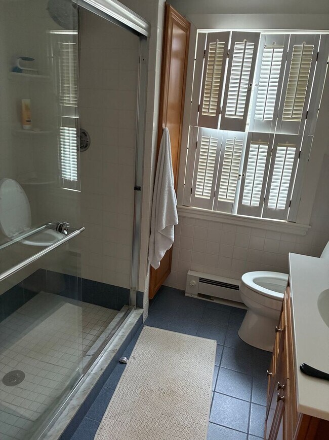 Building Photo - Beautiful single family house in a prime location in Newton