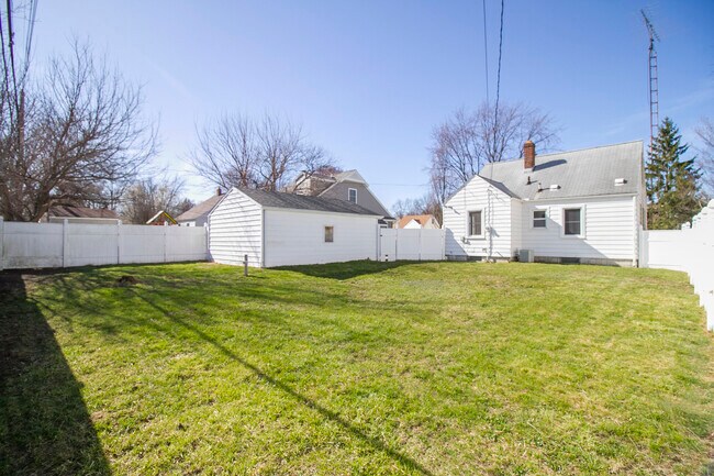 Building Photo - 2859 Boxwood Rd
