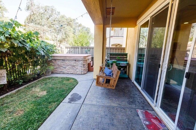 Building Photo - Stone Point Home in Gated Community