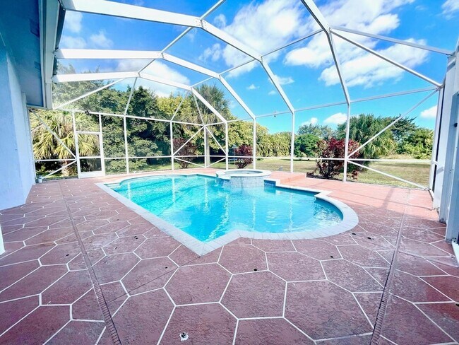 Building Photo - 16146 72nd Dr N