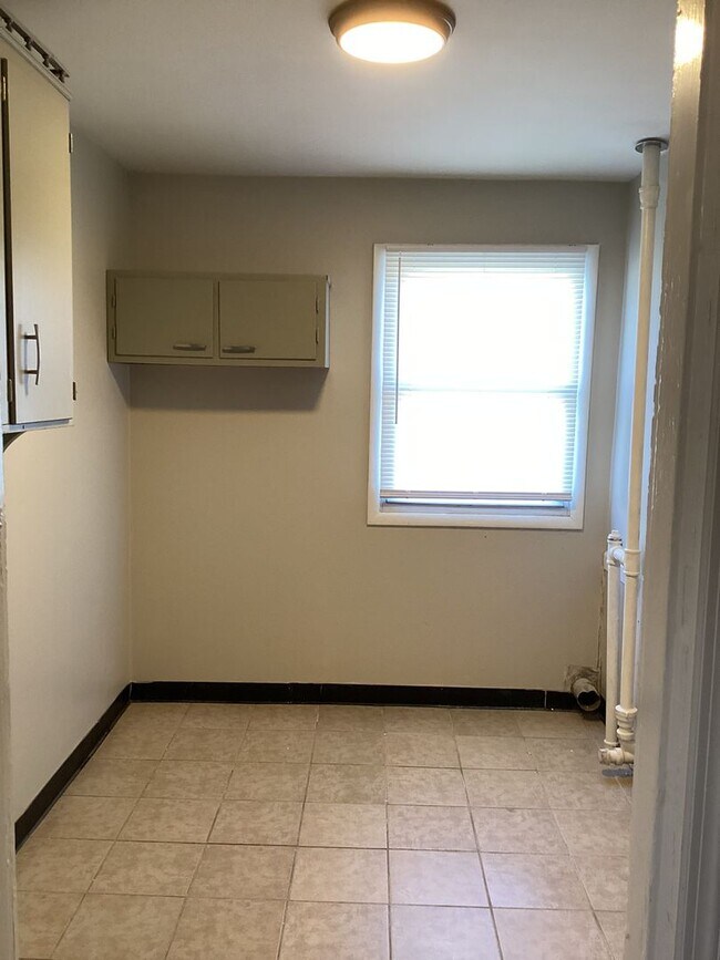 Building Photo - MOVE-IN SPECIAL!! - FIRST MONTH FREE!! - 1...