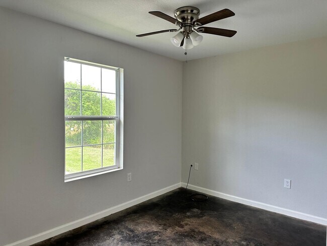 Building Photo - 907 FM 2830