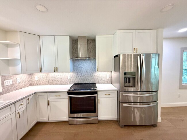 Building Photo - GORGEOUS, COMPLETELY REDONE 3/2 MAITLAND H...