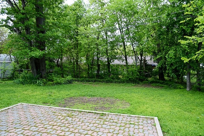 Building Photo - Charming Western Hills Home with Spacious ...