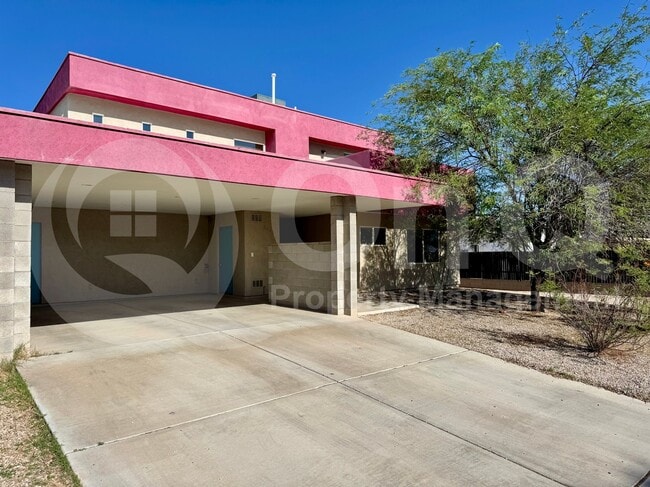 Building Photo - 2449 N Goyette Ave
