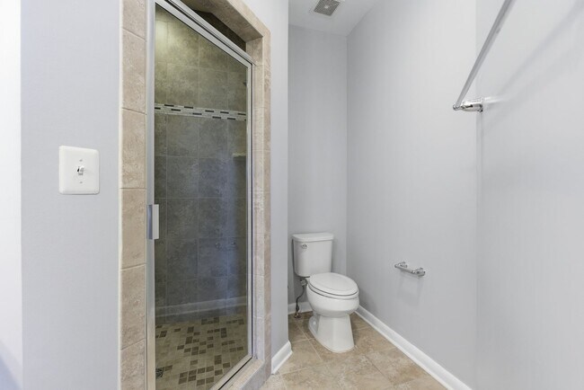 Building Photo - Amazing 4 BR/3.5 BA Townhome in Riverdale!