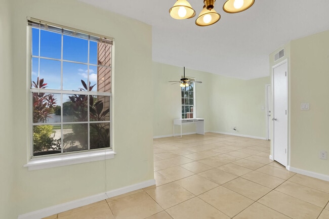Building Photo - 1385 Crystal Way
