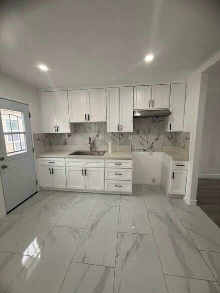 Primary Photo - 1214 S Temple Ave