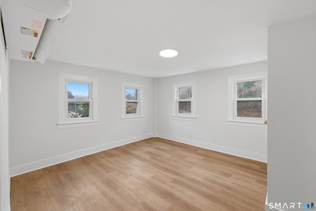 Building Photo - 96 W Main St