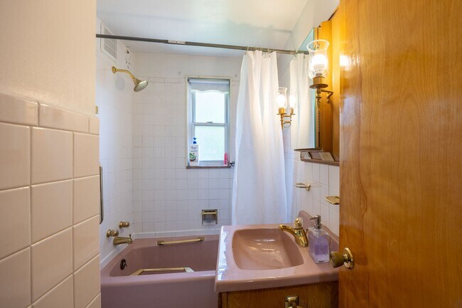 Building Photo - Charming 3-Bedroom Home on a Quiet Street ...