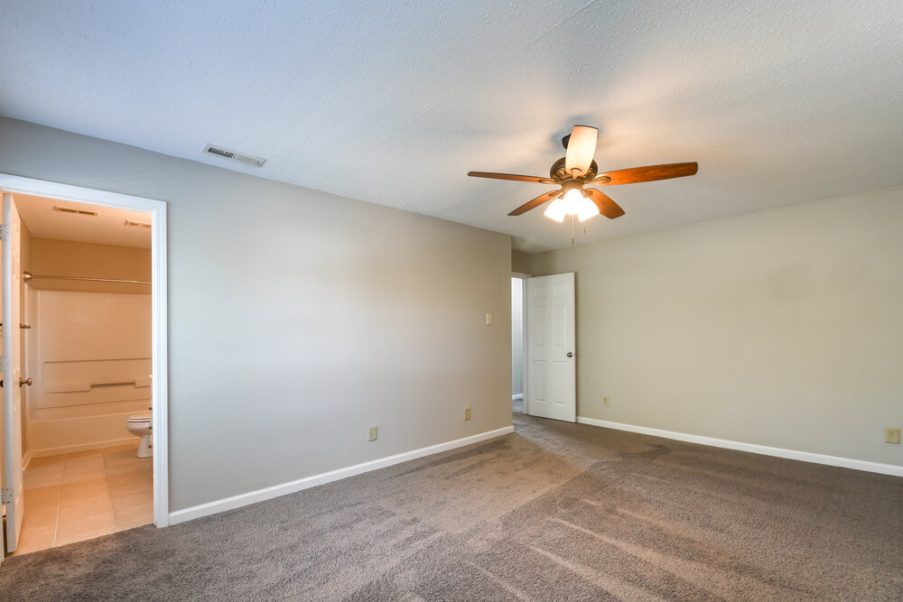 Building Photo - 958 Streamside Dr