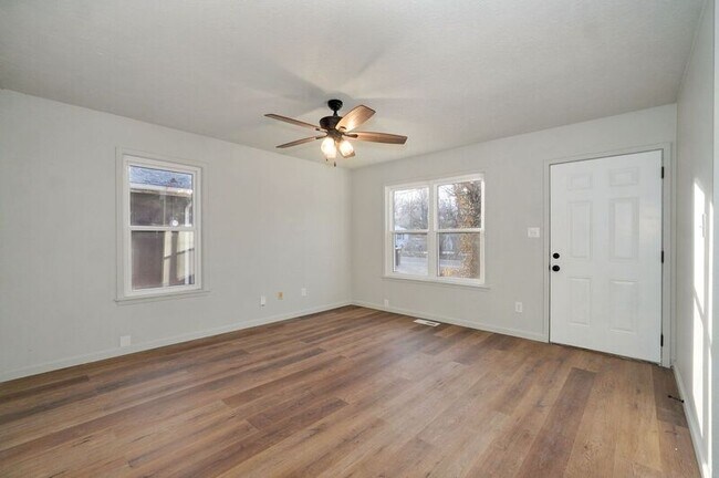 Building Photo - 2941 W Pacific St