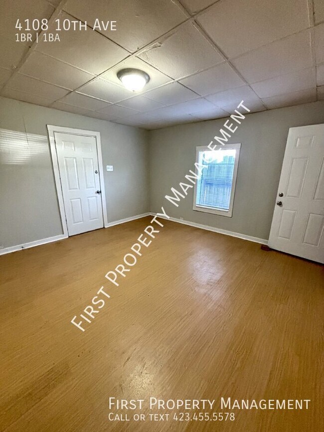 Building Photo - 1Bed/1Bath Duplex In East Lake!!