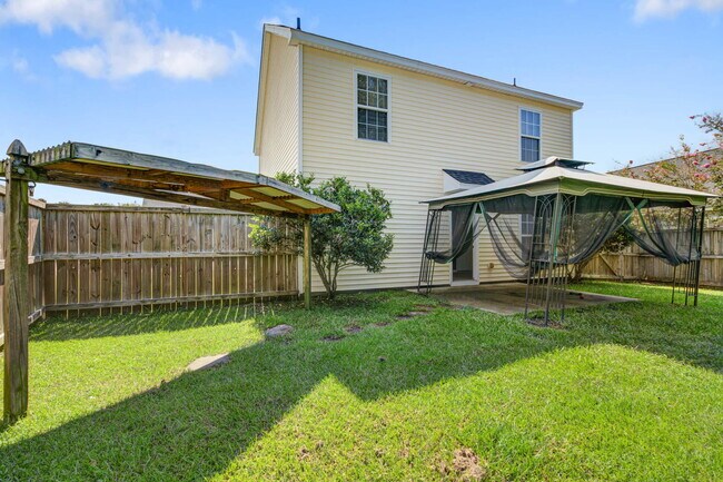 Building Photo - 222 Maypop Dr