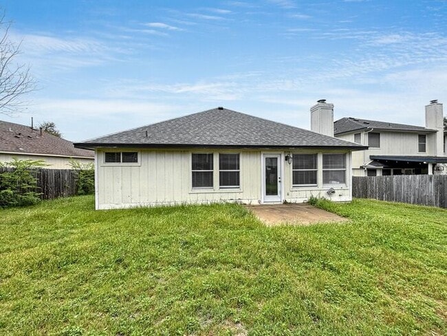 Building Photo - Beautiful 3-Bedroom Home: Comfort, Conveni...