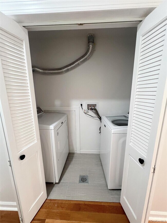 Building Photo - 50 Vineyard Ave