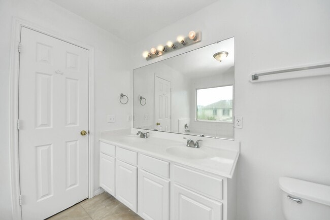 Building Photo - 7238 Foxshadows Ln