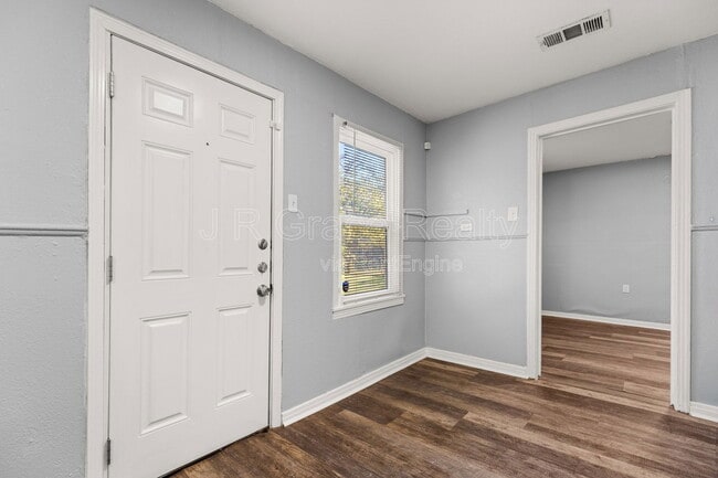 Building Photo - 3621 Redbird St