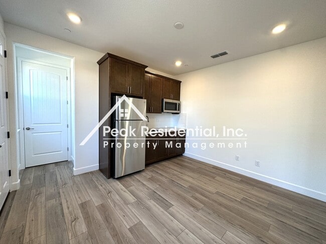 Building Photo - Brand New West Roseville 4bd/3.5ba with Se...