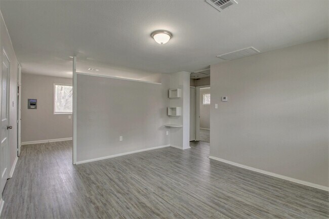 Building Photo - 20 Hiland Pl