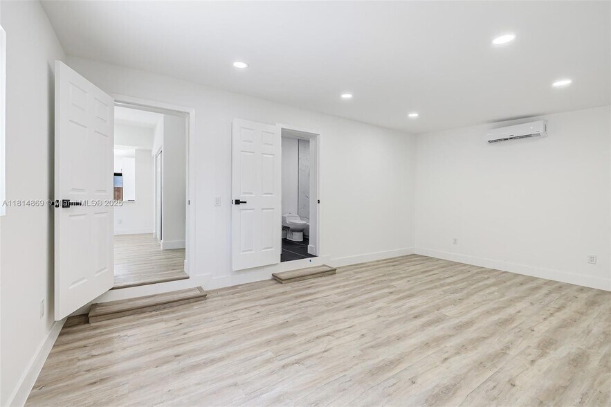 Building Photo - 3105 SW 16th St