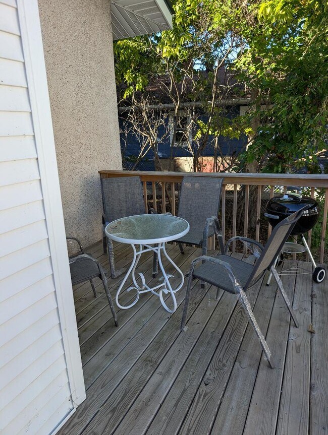 Building Photo - 772 Hillview Ave