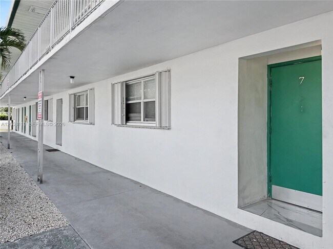 Building Photo - 5301 Ocean Terrace