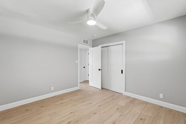 Building Photo - 6819 E Paradise Pkwy